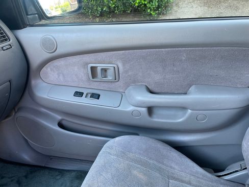 Used 2004 Toyota Tacoma PreRunner image 18