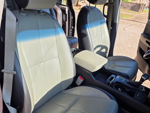 Used 2017 Kia Sedona SX Limited image 18