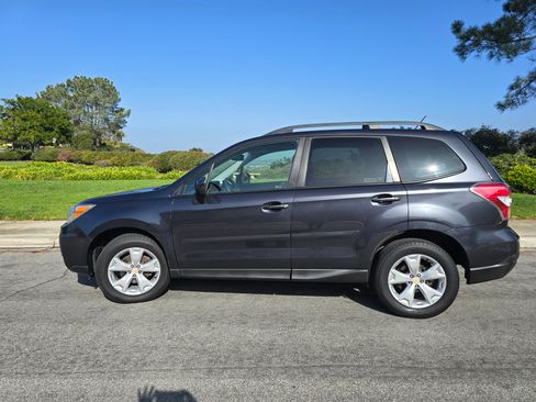 Used 2015 Subaru Forester 2.5i Premium w/ All-Weather Package image 4