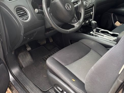 Used 2017 Nissan Pathfinder SV image 5