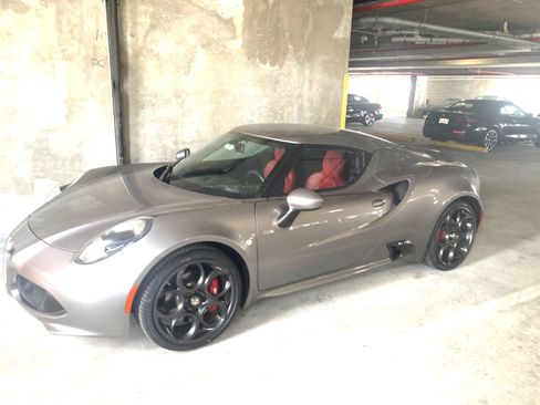 Used 2016 Alfa Romeo 4C Coupe image 2