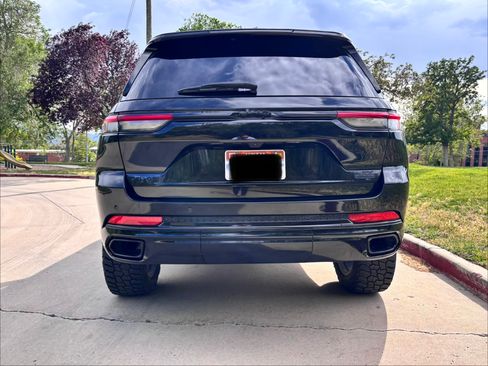 Used 2023 Jeep Grand Cherokee Overland AWD/4WD image 12