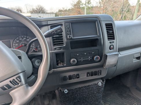 Used 2020 Nissan NV 2500 SV image 21