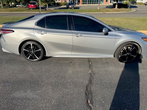Used 2018 Toyota Camry XSE image 14