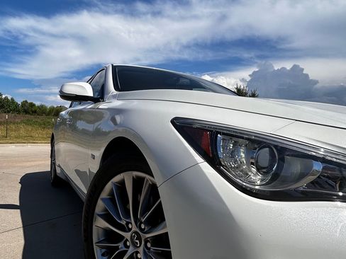 Used 2018 INFINITI Q50 Luxe w/ Essential Package (3.0T Luxe) AWD/4WD image 11