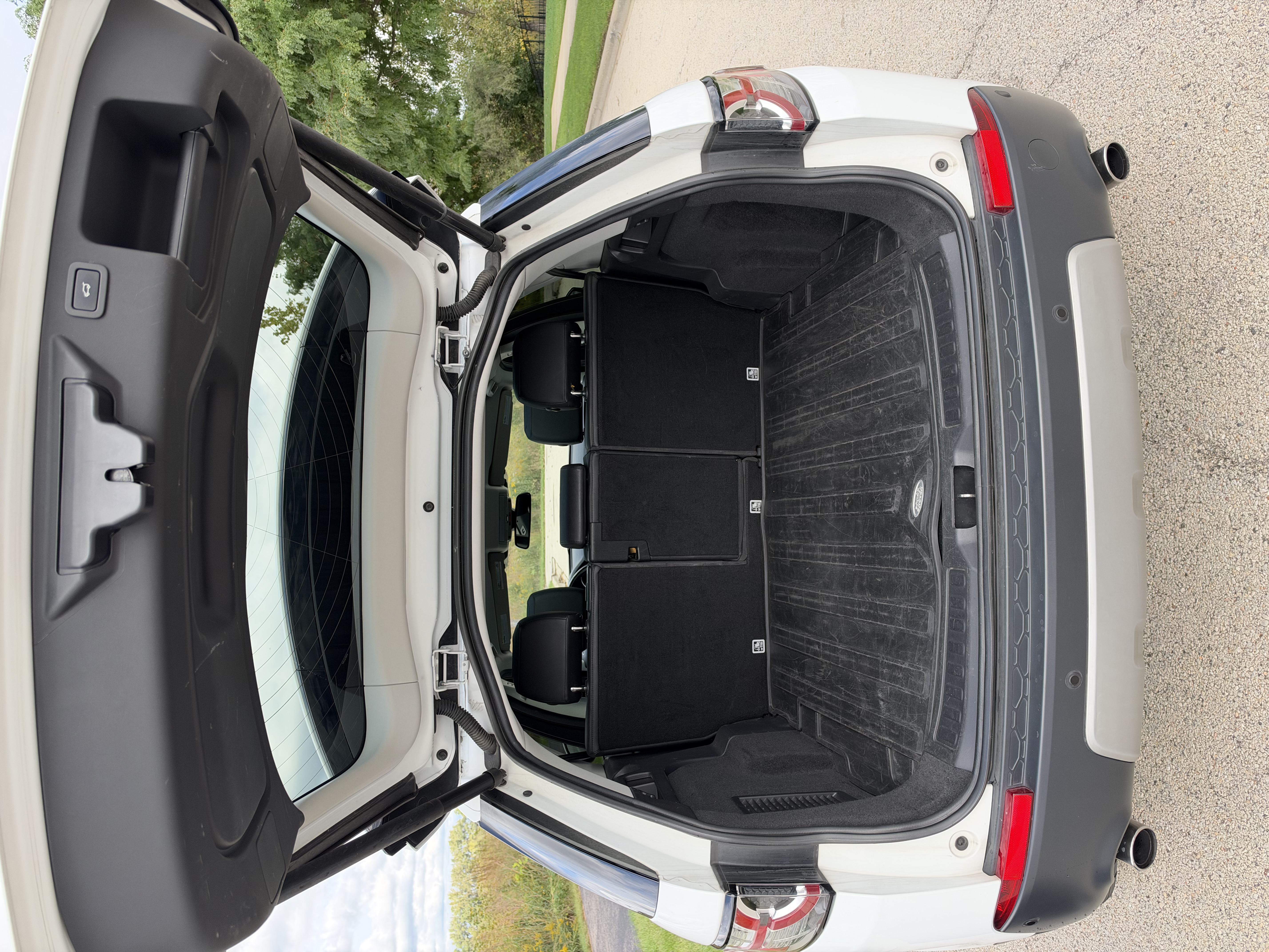Used 2017 Land Rover Discovery Sport HSE AWD/4WD image 9