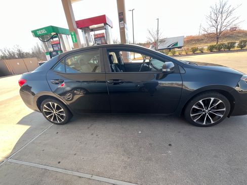 Used 2018 Toyota Corolla SE w/ SE Premium Package image 10