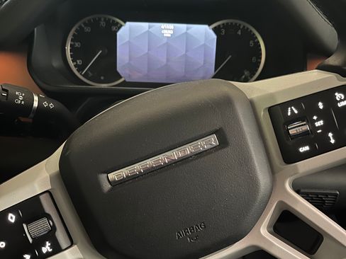 Used 2023 Land Rover Defender 90 S image 10