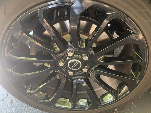 Used 2016 Land Rover Range Rover HSE image 12