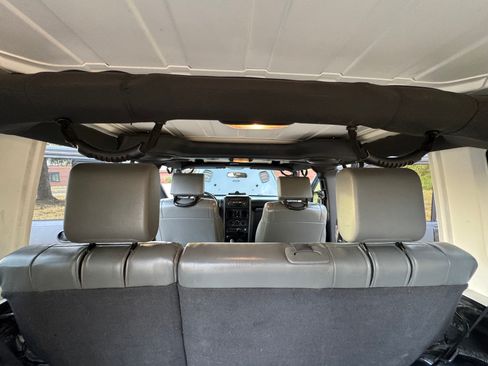 Used 2010 Jeep Wrangler Unlimited Rubicon w/ Dual Top Group AWD/4WD image 27