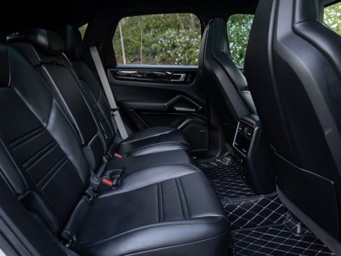 Used 2022 Porsche Cayenne Platinum Edition image 24
