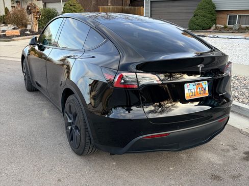 Used 2020 Tesla Model Y Long Range image 4