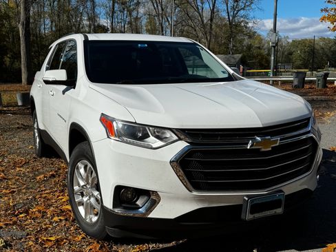 Used 2020 Chevrolet Traverse LT image 10