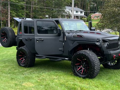 Used 2020 Jeep Wrangler Unlimited Sahara w/ Uconnect 4C Nav & Sound Group image 17