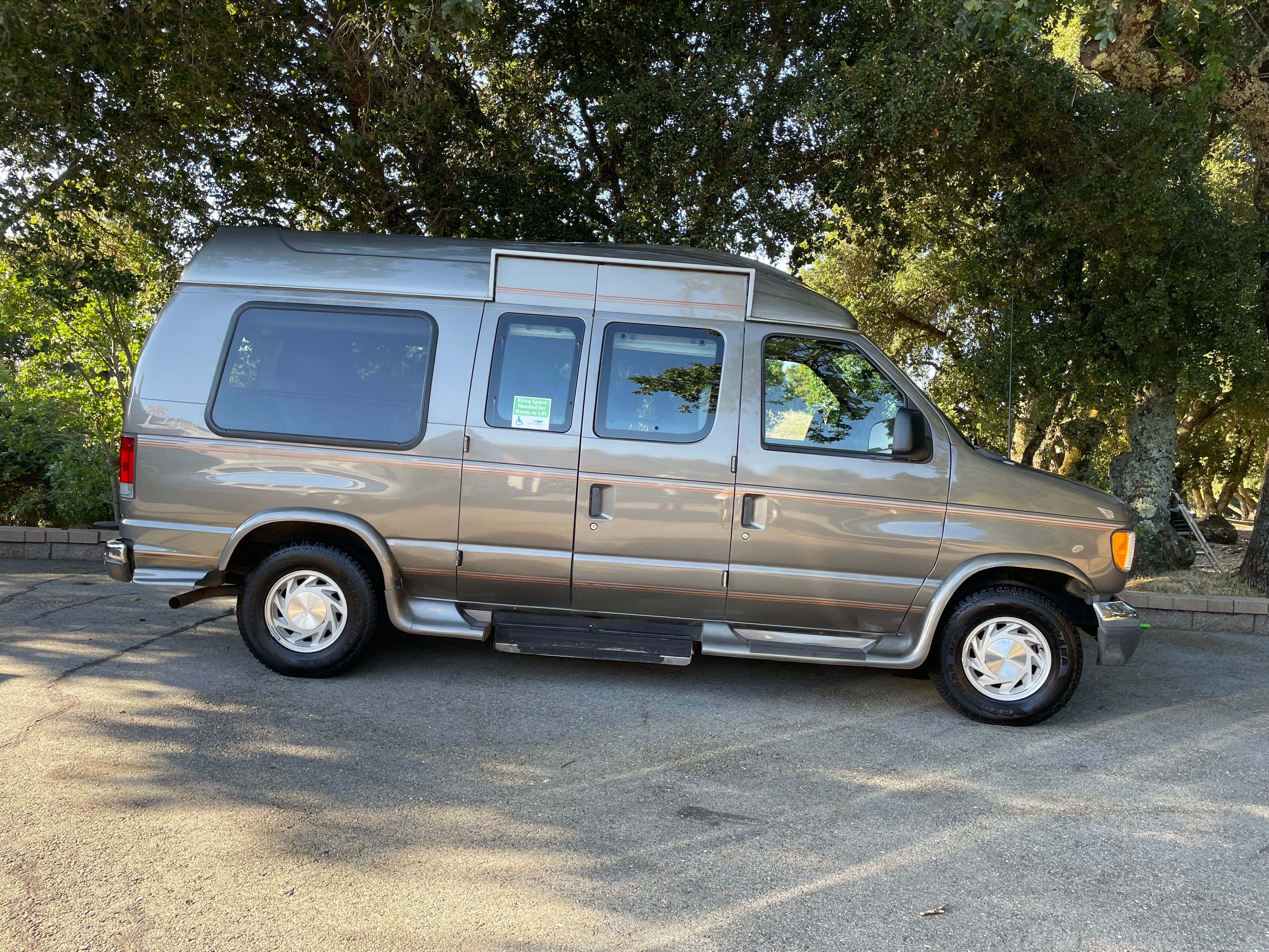 Used 2003 Ford E-150 and Econoline 150 RWD image 5