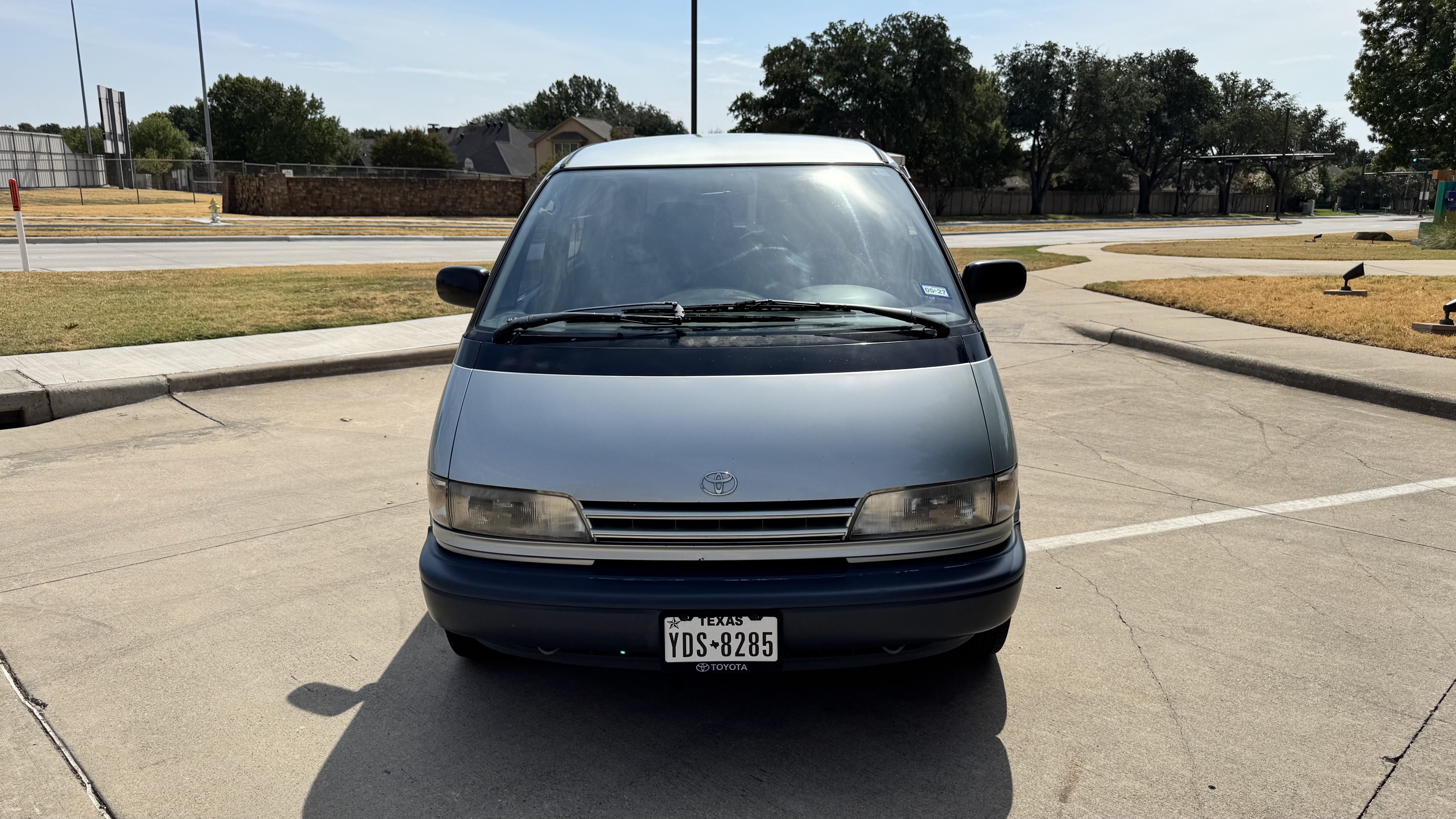 Used 1993 Toyota Previa Deluxe RWD image 2
