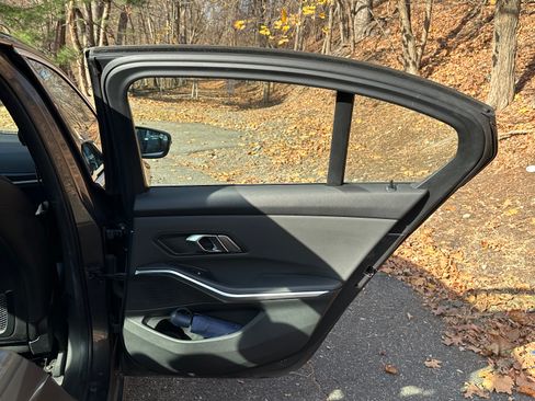 Used 2019 BMW 330i xDrive Sedan w/ Premium Package image 12