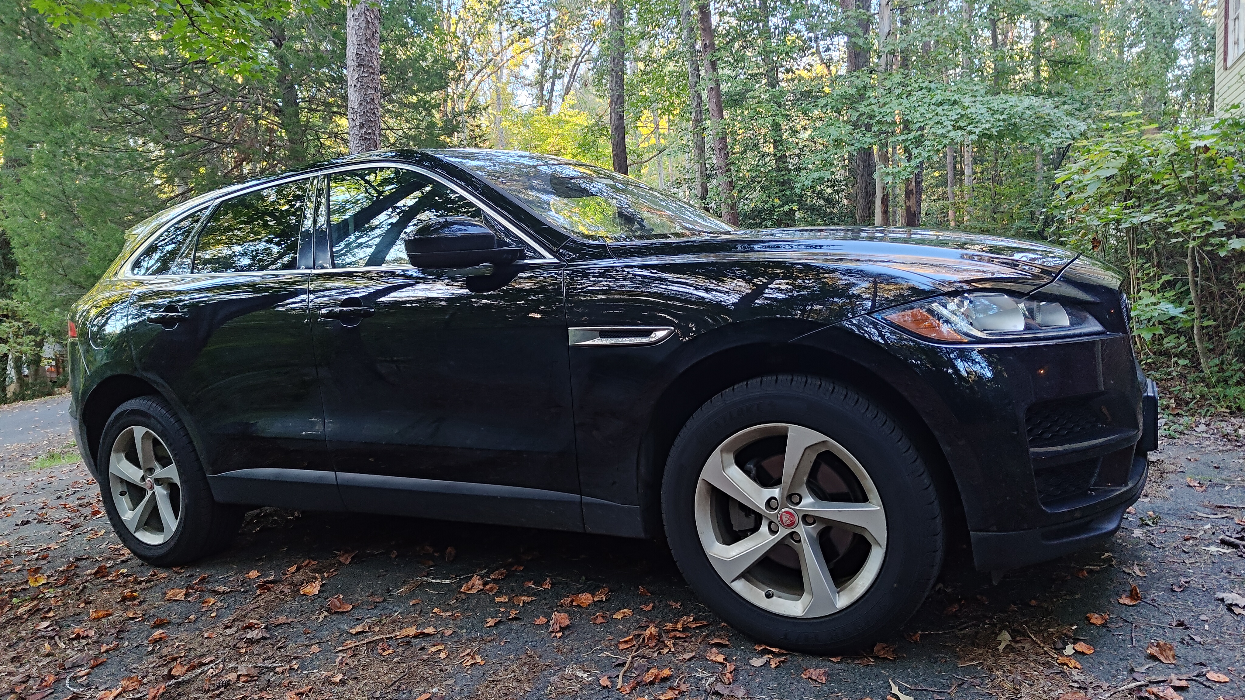 Used 2019 Jaguar F-PACE AWD/4WD image 10