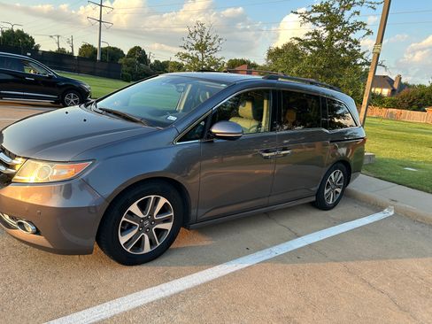 Used 2016 Honda Odyssey Touring Elite image 4