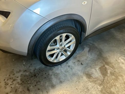 Used 2013 Nissan Juke SV w/ Interior Illumination Pkg image 16