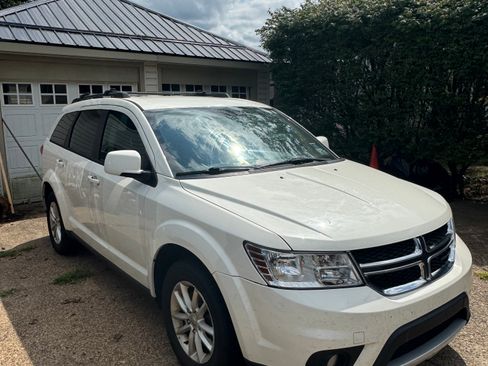 Used 2014 Dodge Journey SXT w/ Flexible Seating Group AWD/4WD image 1