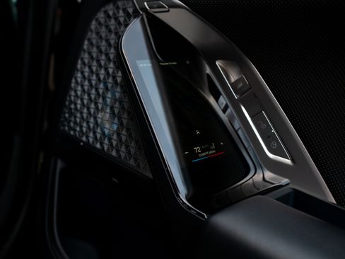 Used 2023 BMW 760i xDrive image 23