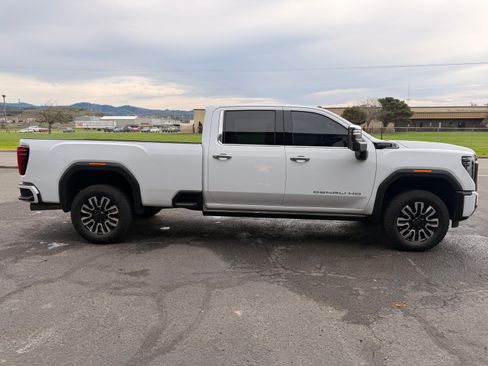 Used 2025 GMC Sierra 3500 Denali Ultimate image 5