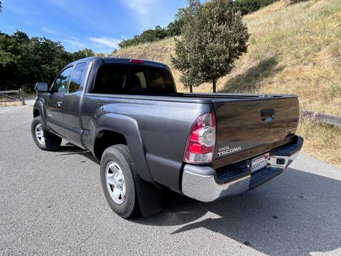Used 2013 Toyota Tacoma PreRunner w/ SR5 Pkg RWD image 8