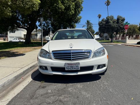 Used 2009 Mercedes-Benz C 300 Sedan image 1