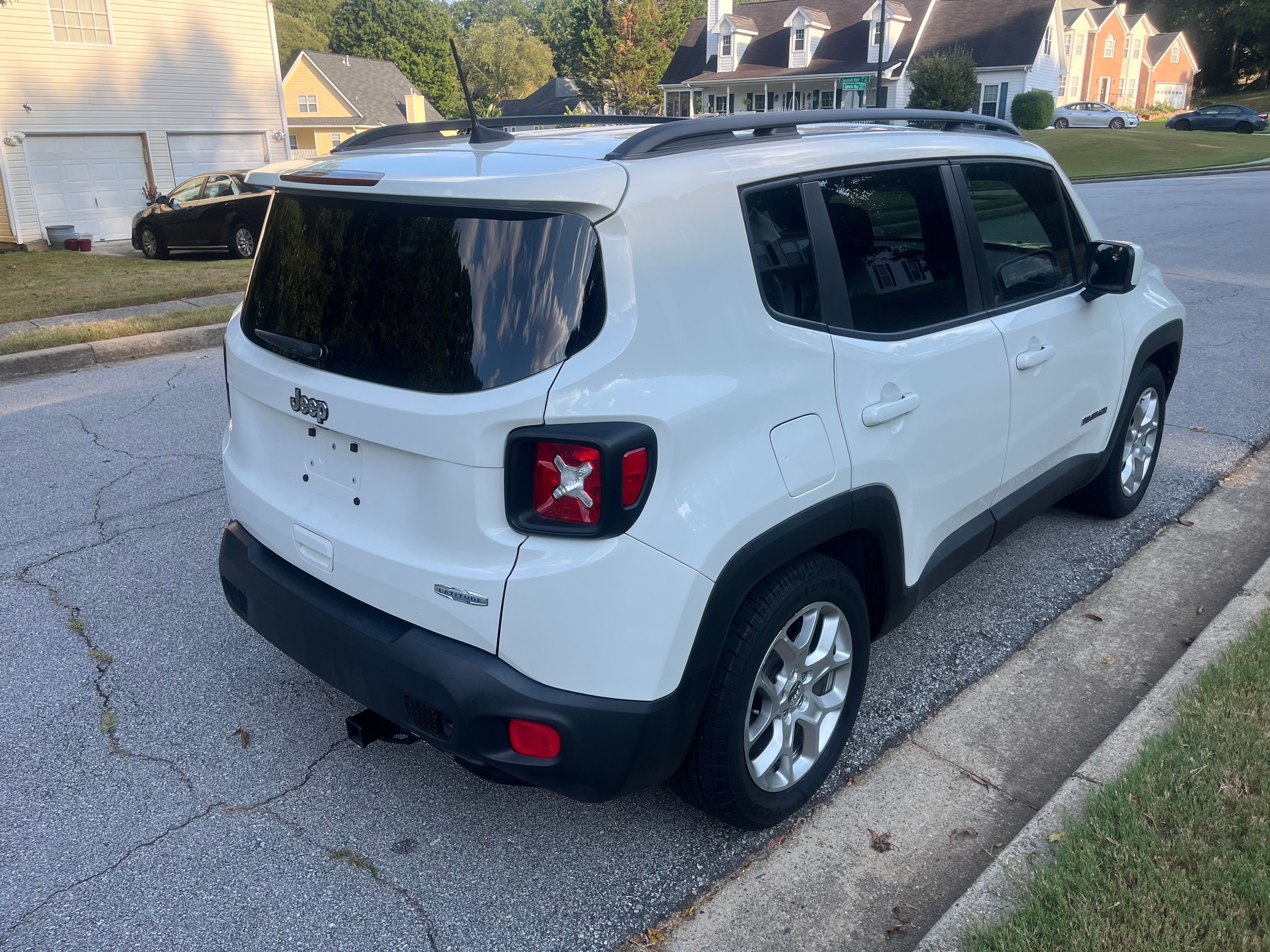 Used 2018 Jeep Renegade Latitude FWD image 4