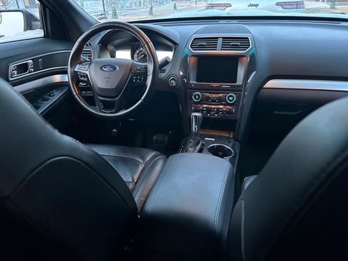 Used 2016 Ford Explorer XLT w/ Equipment Group 202A image 11