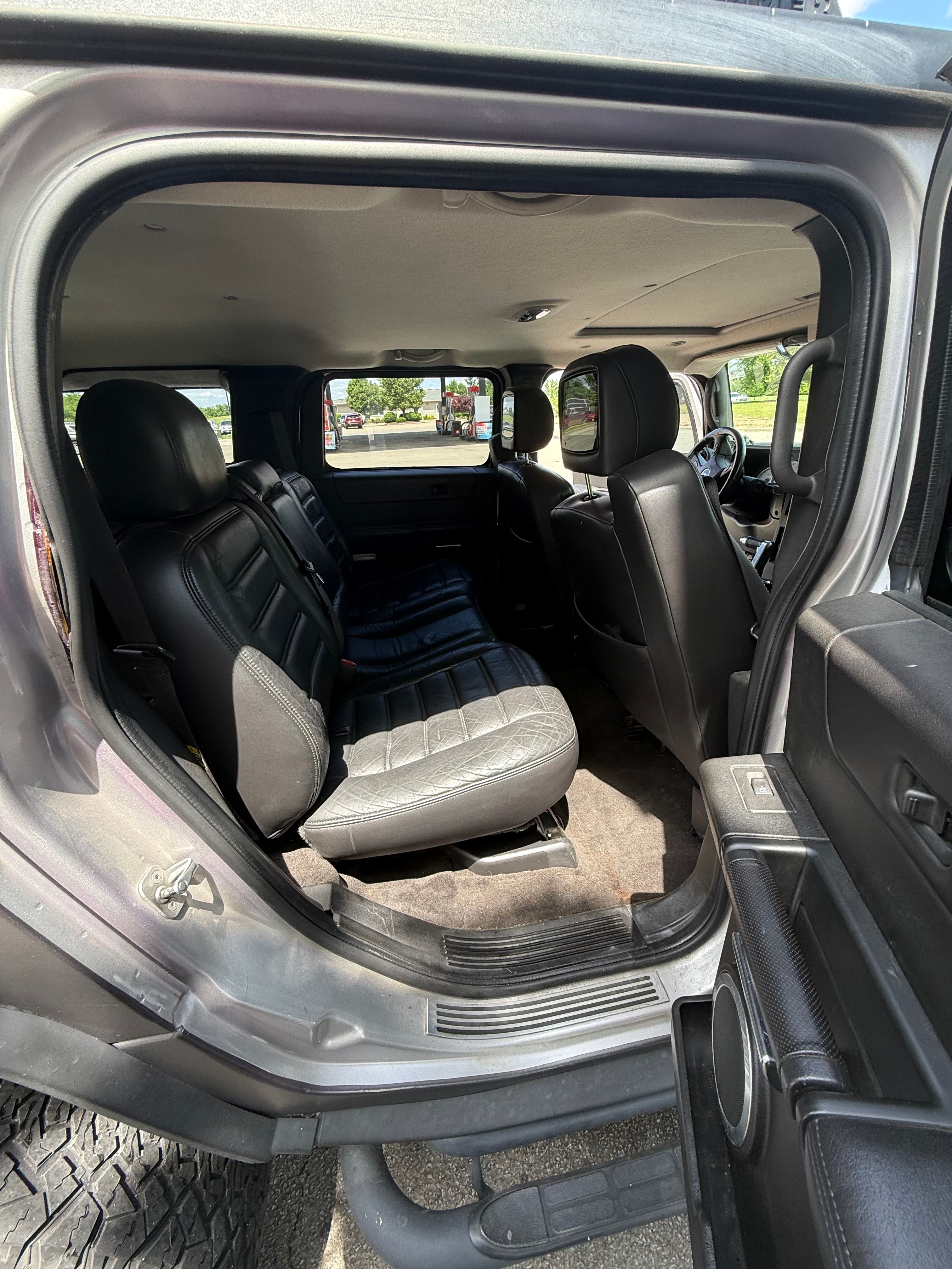 Used 2005 HUMMER H2 w/ Preferred Equipment Group AWD/4WD image 11