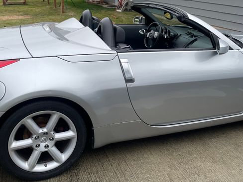 Used 2005 Nissan 350Z Touring RWD image 1