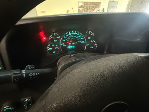 Used 2014 Chevrolet Express 2500 RWD image 9