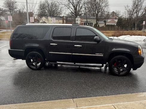 Used 2012 GMC Yukon XL Denali image 2