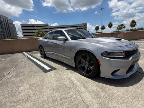 Used 2018 Dodge Charger SRT Hellcat RWD image 5