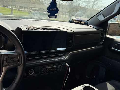 Used 2023 Chevrolet Silverado 1500 LT image 10