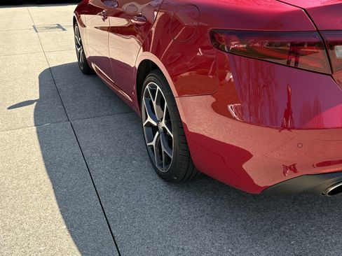 Used 2020 Alfa Romeo Giulia Ti w/ Active Blind Spot Package AWD/4WD image 4