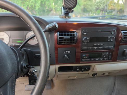 Used 2006 Ford F250 XLT image 8