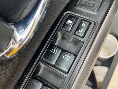 Used 2015 Nissan Titan SV image 18