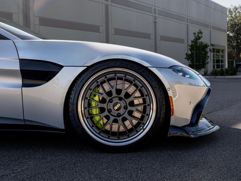 Used 2019 Aston Martin V8 Vantage Coupe RWD image 8
