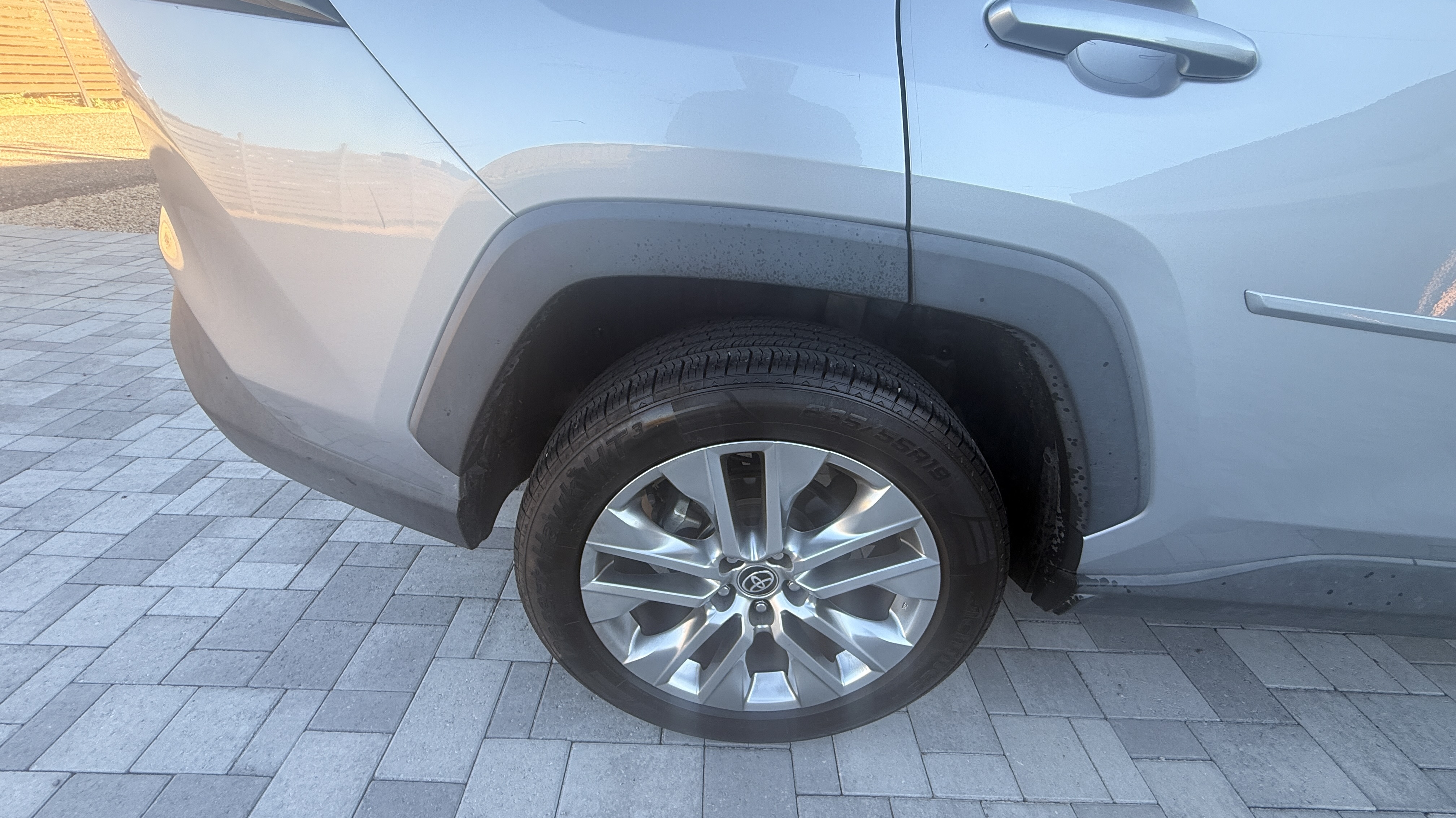 Used 2021 Toyota RAV4 XLE Premium FWD image 8