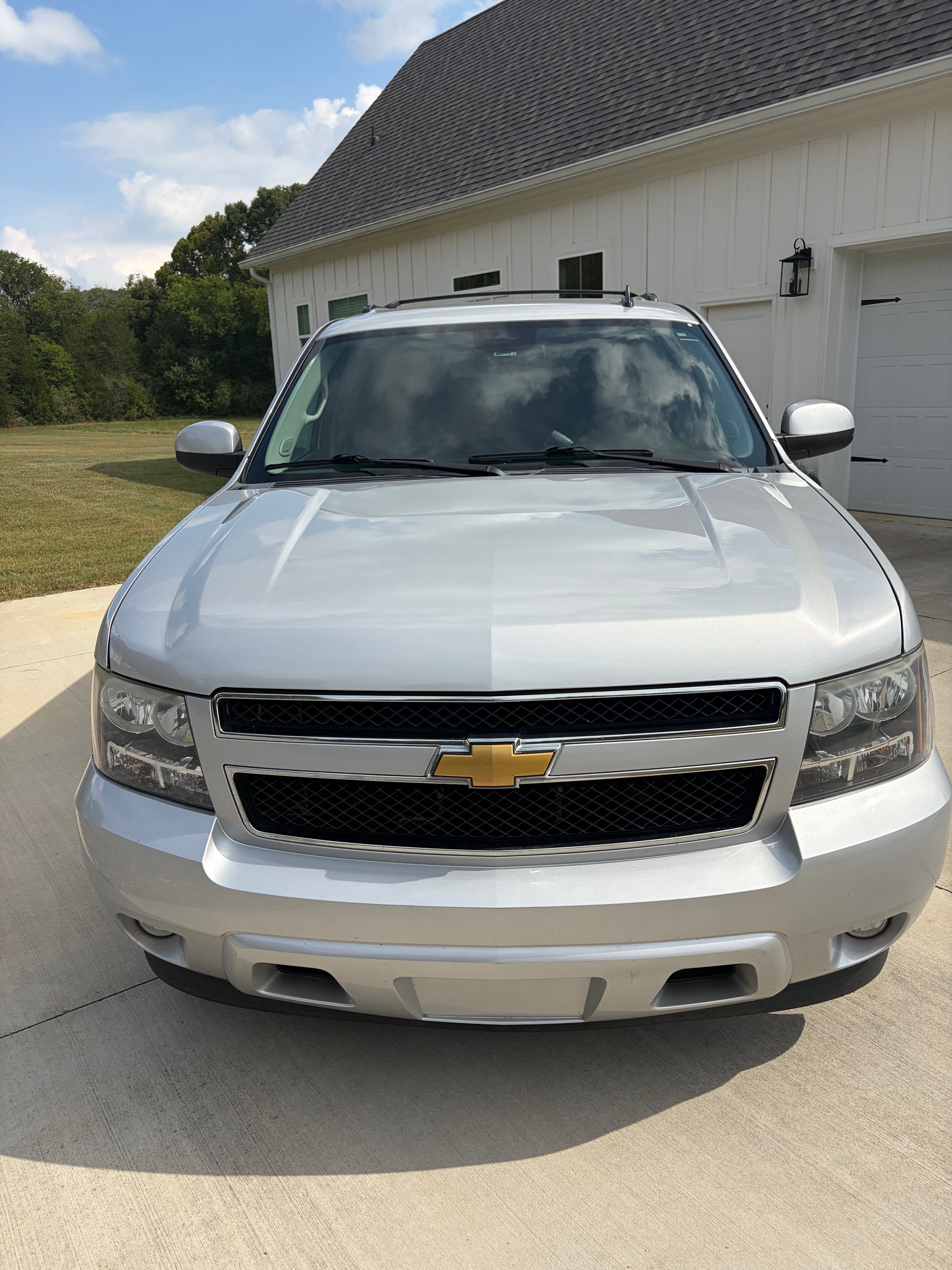 Used 2014 Chevrolet Suburban LT RWD image 10