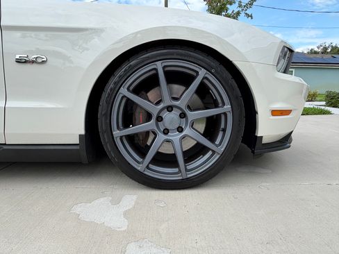 Used 2012 Ford Mustang GT Premium w/ Brembo Brake Pkg RWD image 32