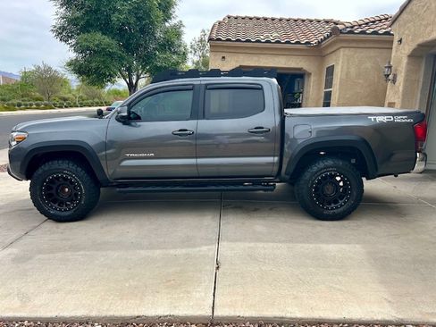 Used 2017 Toyota Tacoma TRD Off-Road w/ Tow Package RWD image 6