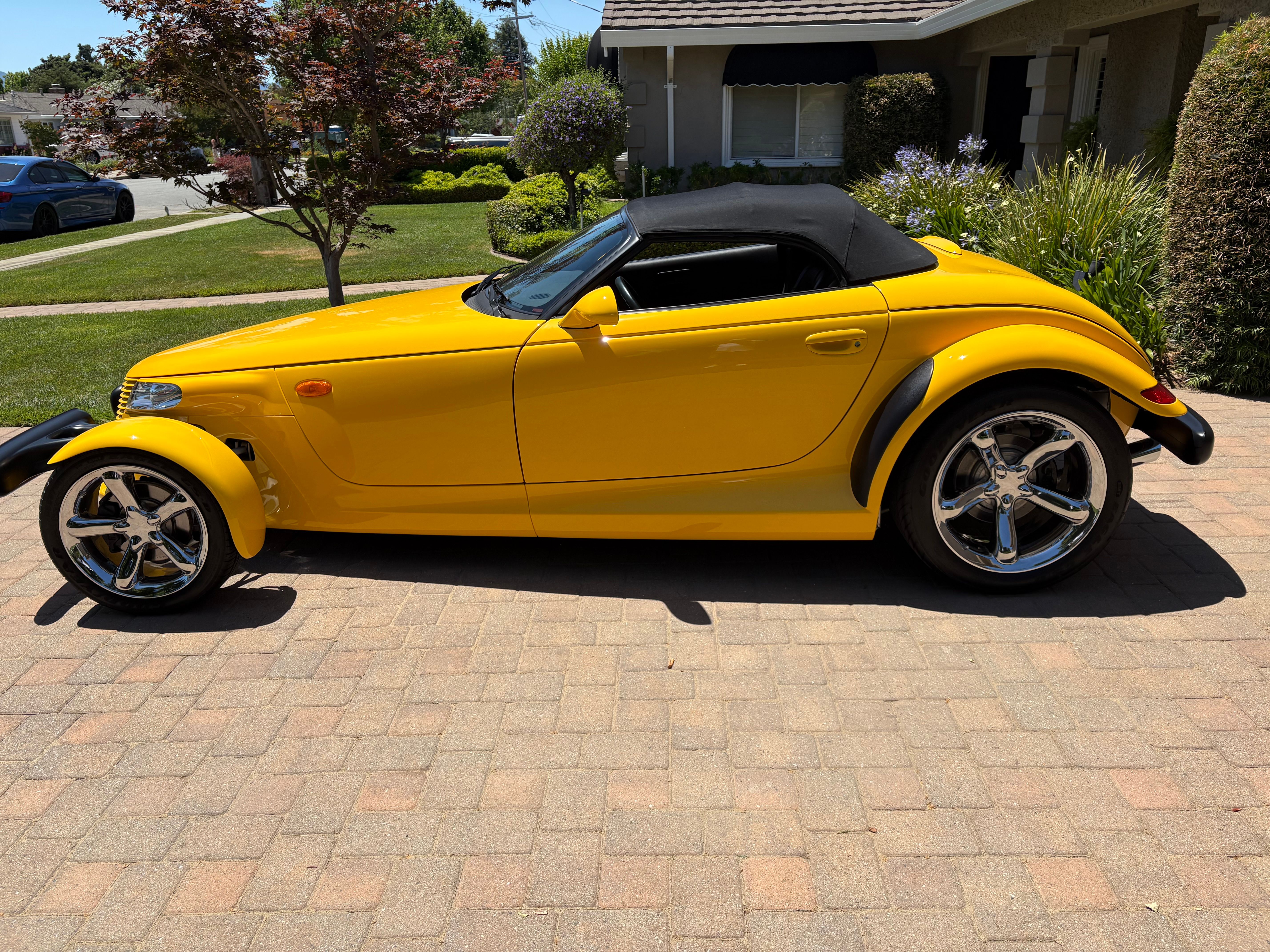 Used 2002 Chrysler Prowler RWD image 4