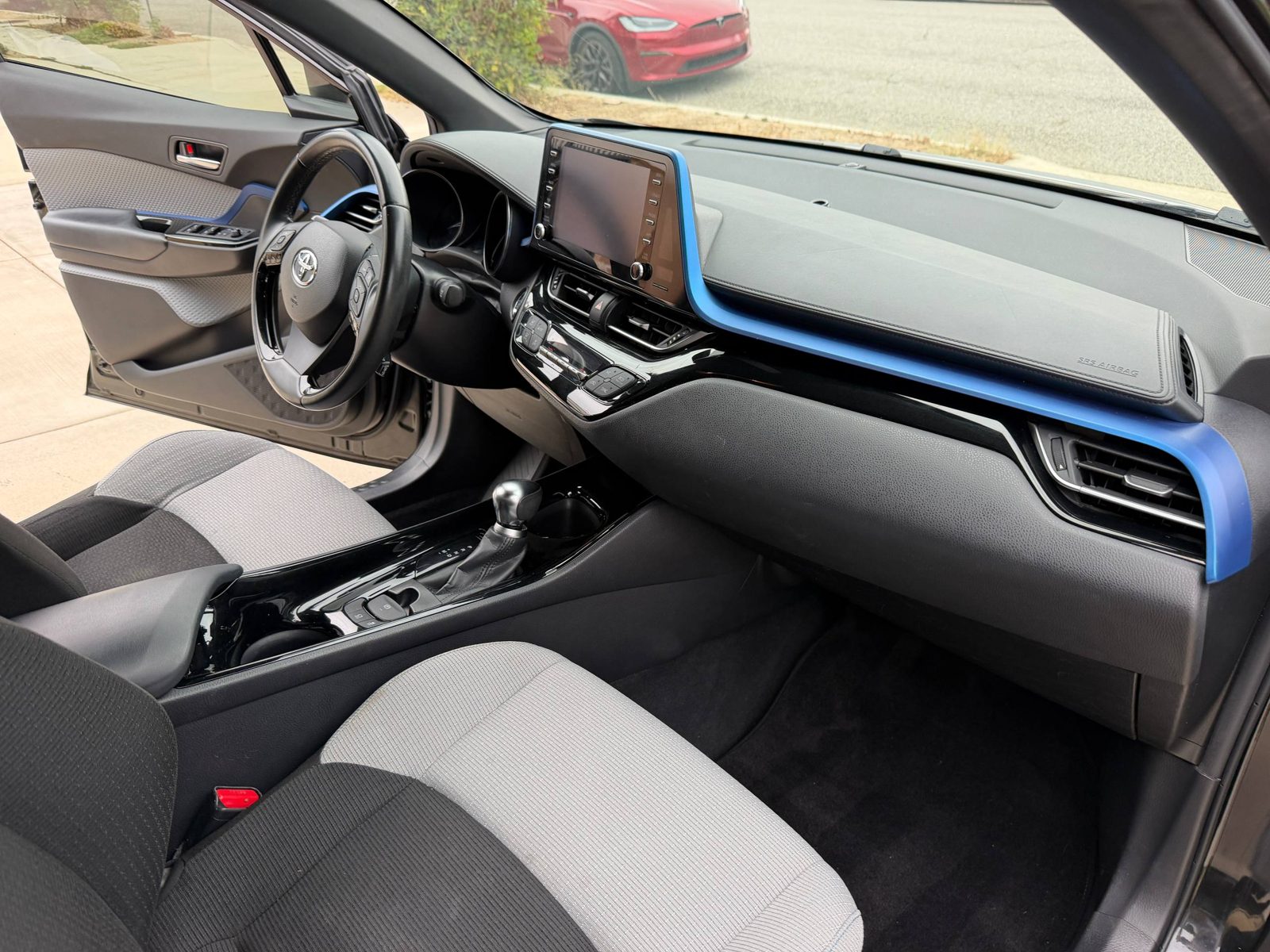 Used 2019 Toyota C-HR XLE FWD image 8