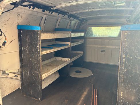 Used 2017 Chevrolet Express 2500 image 8