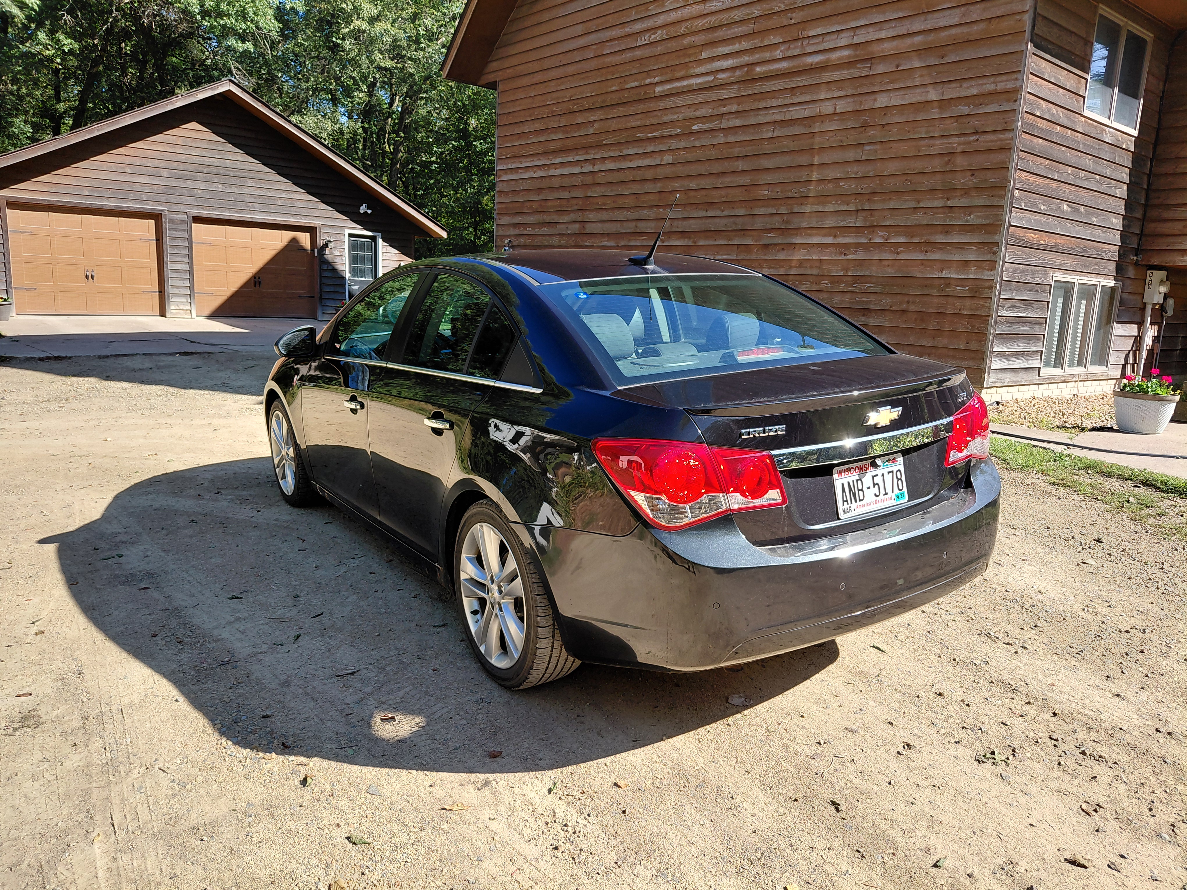 Used 2011 Chevrolet Cruze LTZ FWD image 4