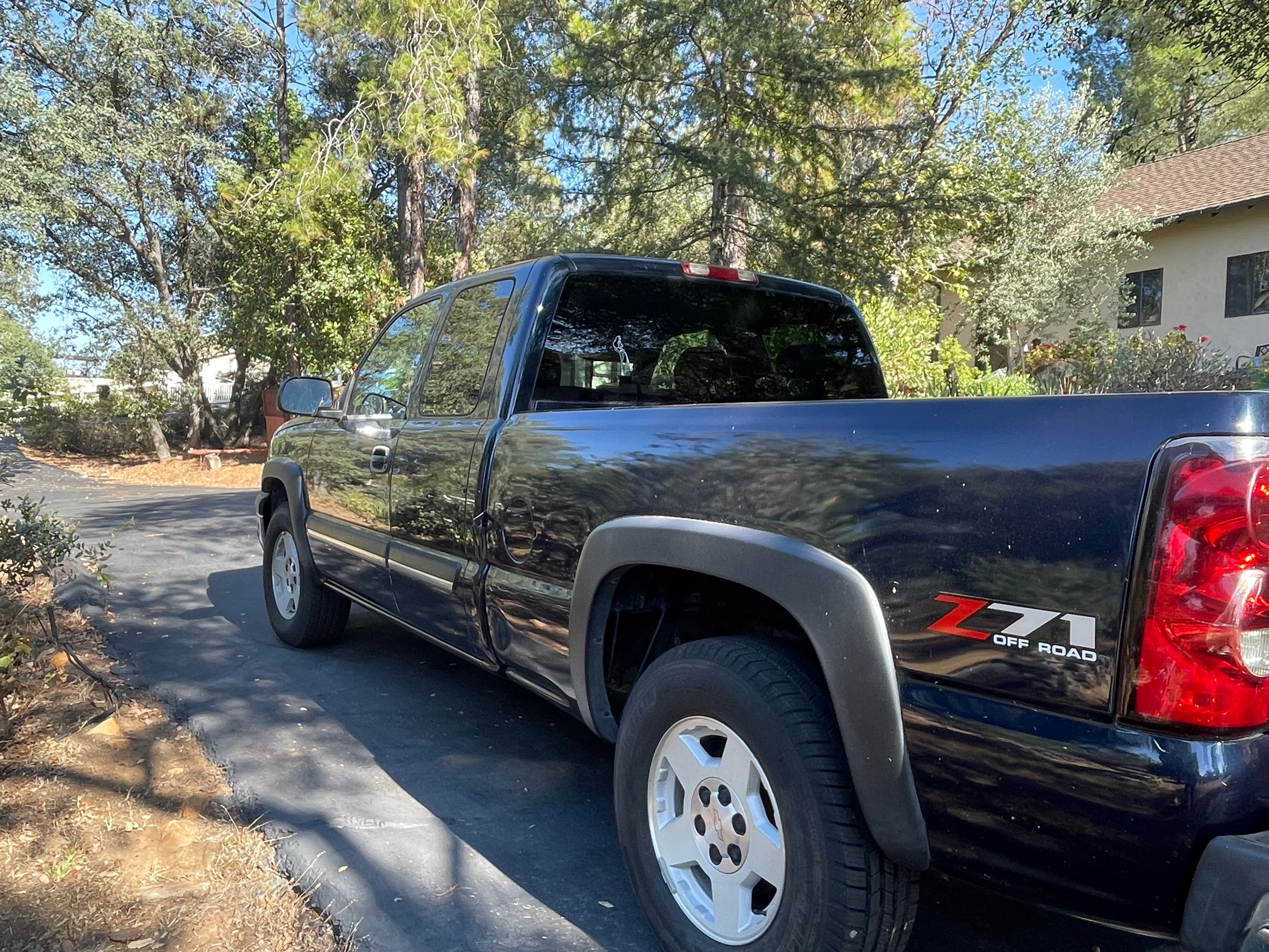 Used 2005 Chevrolet Silverado 1500 LS w/ Safe And Sound Package AWD/4WD image 4